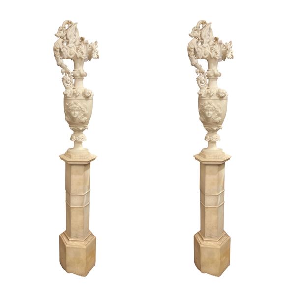 Coppia di monumentali versatoi 
