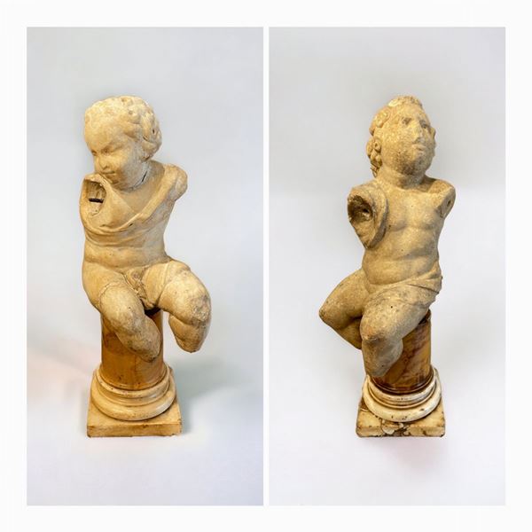 Coppia di putti alati in marmo bianco