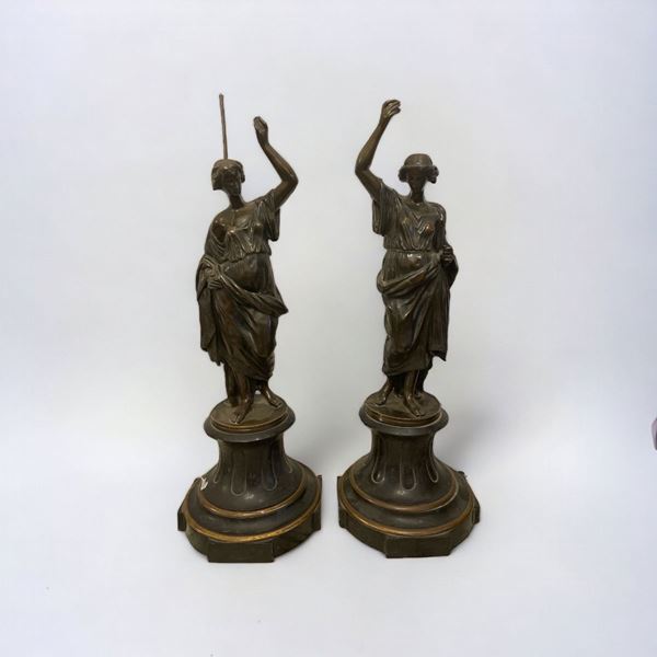 Coppia di sculture in bronzo brunito
