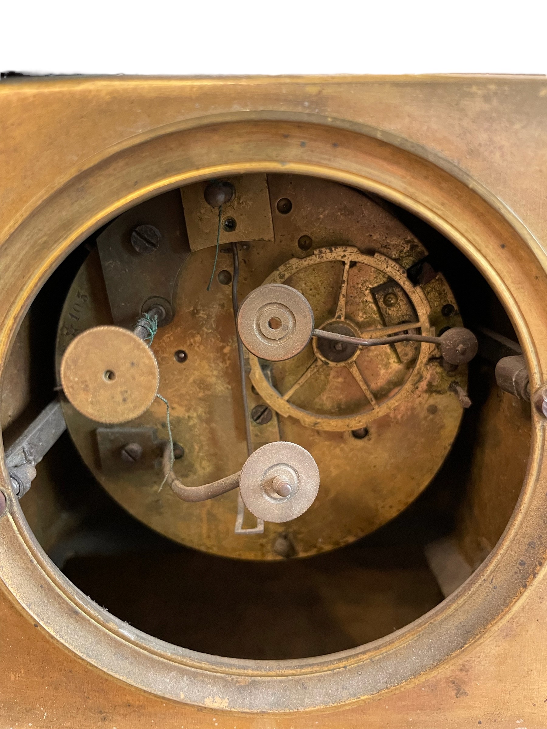 Orologio da tavolo in bronzo dorato