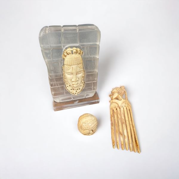 Lotto di 3 oggetti in osso scolpito  - Auction Timed auction / Christmas brocantage - DAMS Casa d'Aste