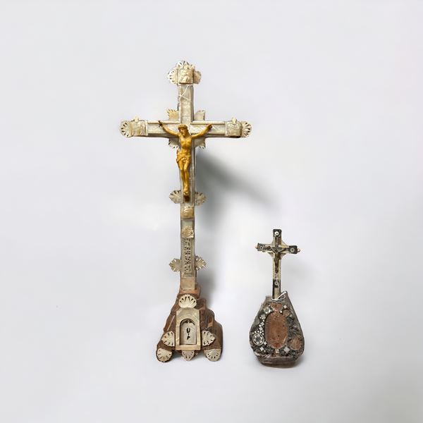 Due crocifissi  (XIX secolo)  - Asta Brocantage Natalizio - Web Only - DAMS Casa d'Aste