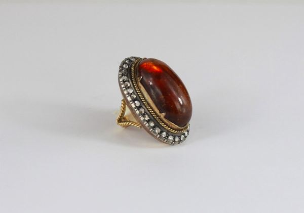 Anello con ambra e diamanti