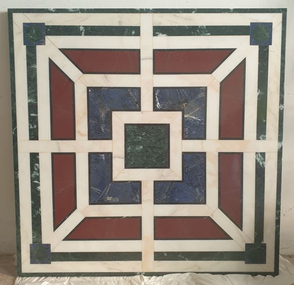 Piano in marmo a tarsia