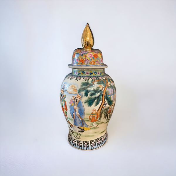 Grande vaso con coperchio in porcellana policroma  (manifattura Cina XX sec.)  - Asta Asta a tempo / Brocantage natalizio - DAMS Casa d'Aste