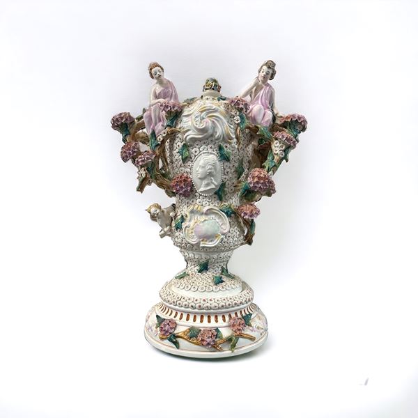 Grande vaso biansato in porcellana di Capodimonte