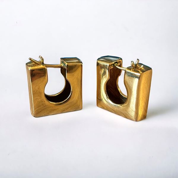 Coppia di orecchini in oro