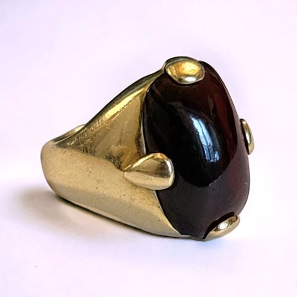 Anello con ametista cabochon
