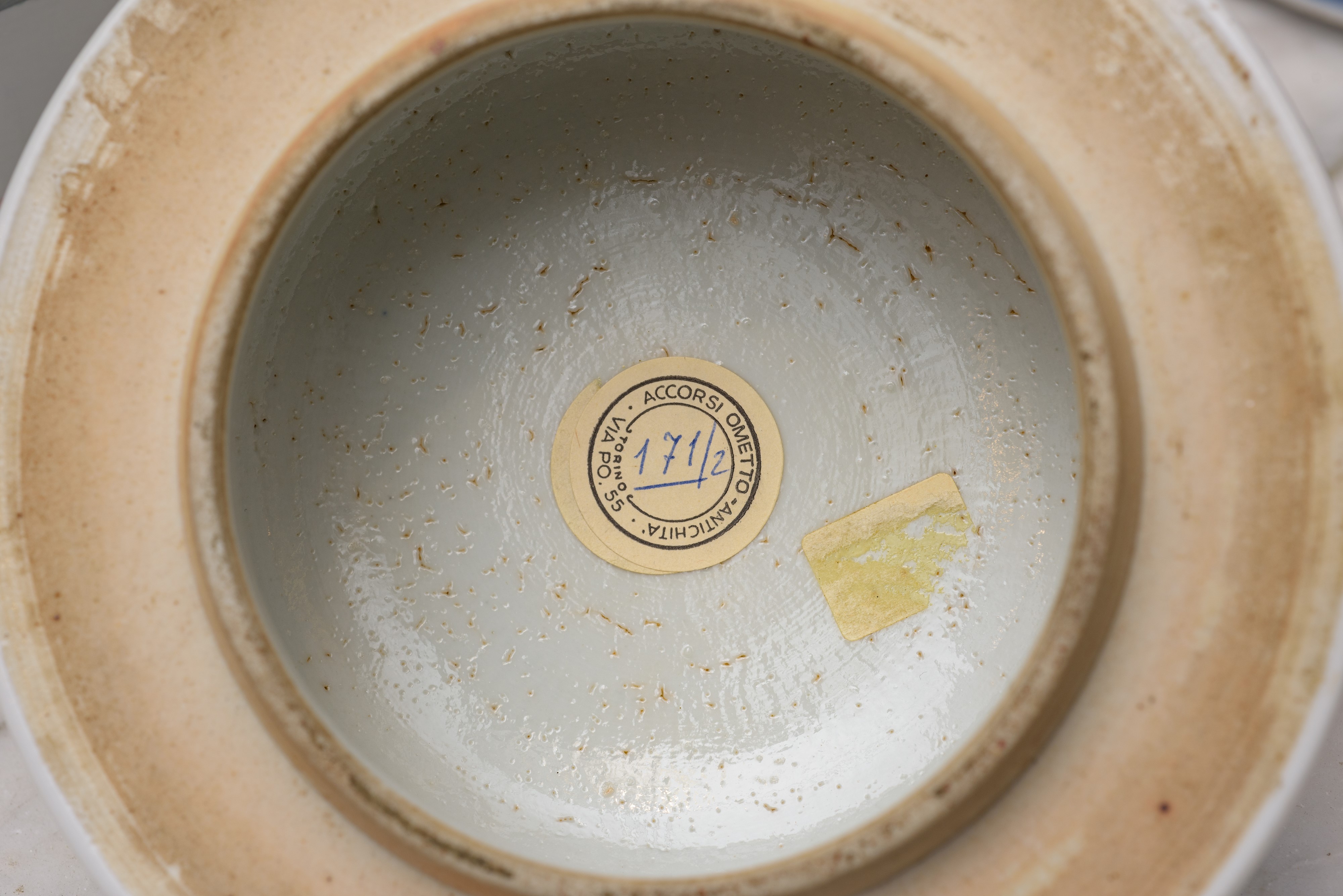 Coppia di giare con coperchio