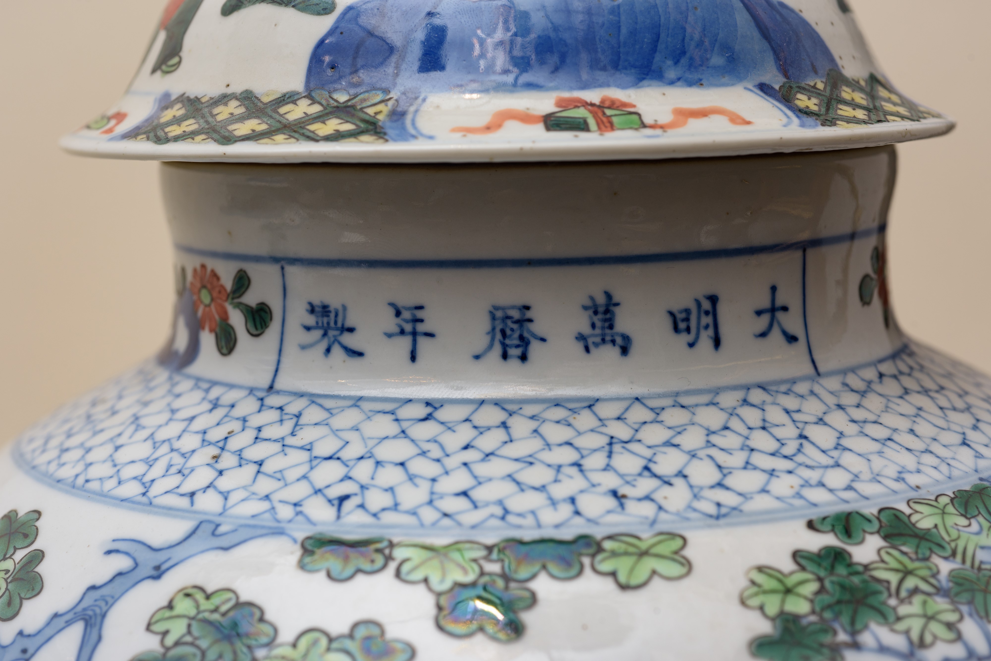 Coppia di giare con coperchio