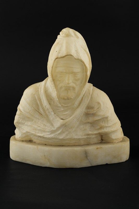 Busto virile in marmo bianco 