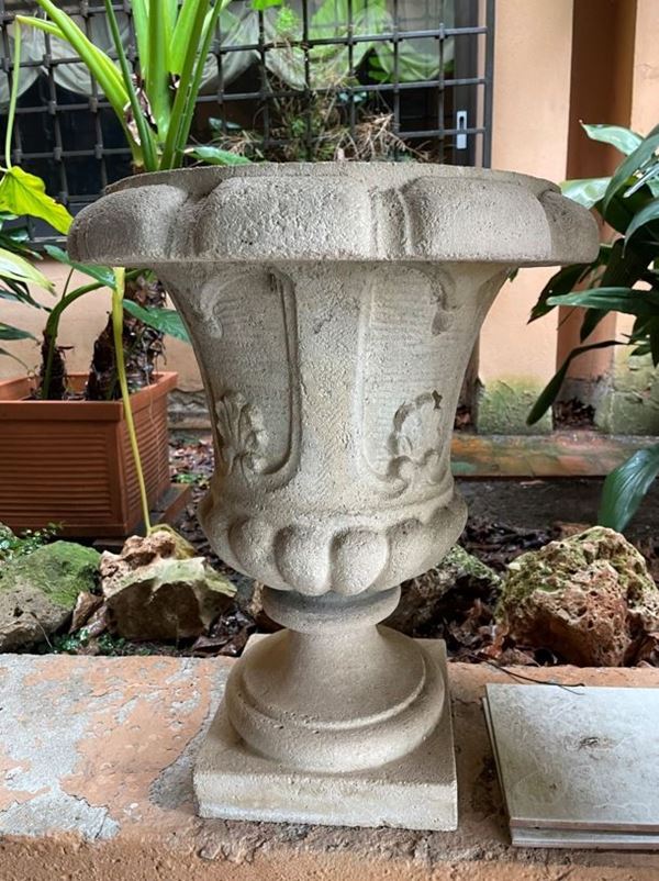 Coppia di vasi in cemento