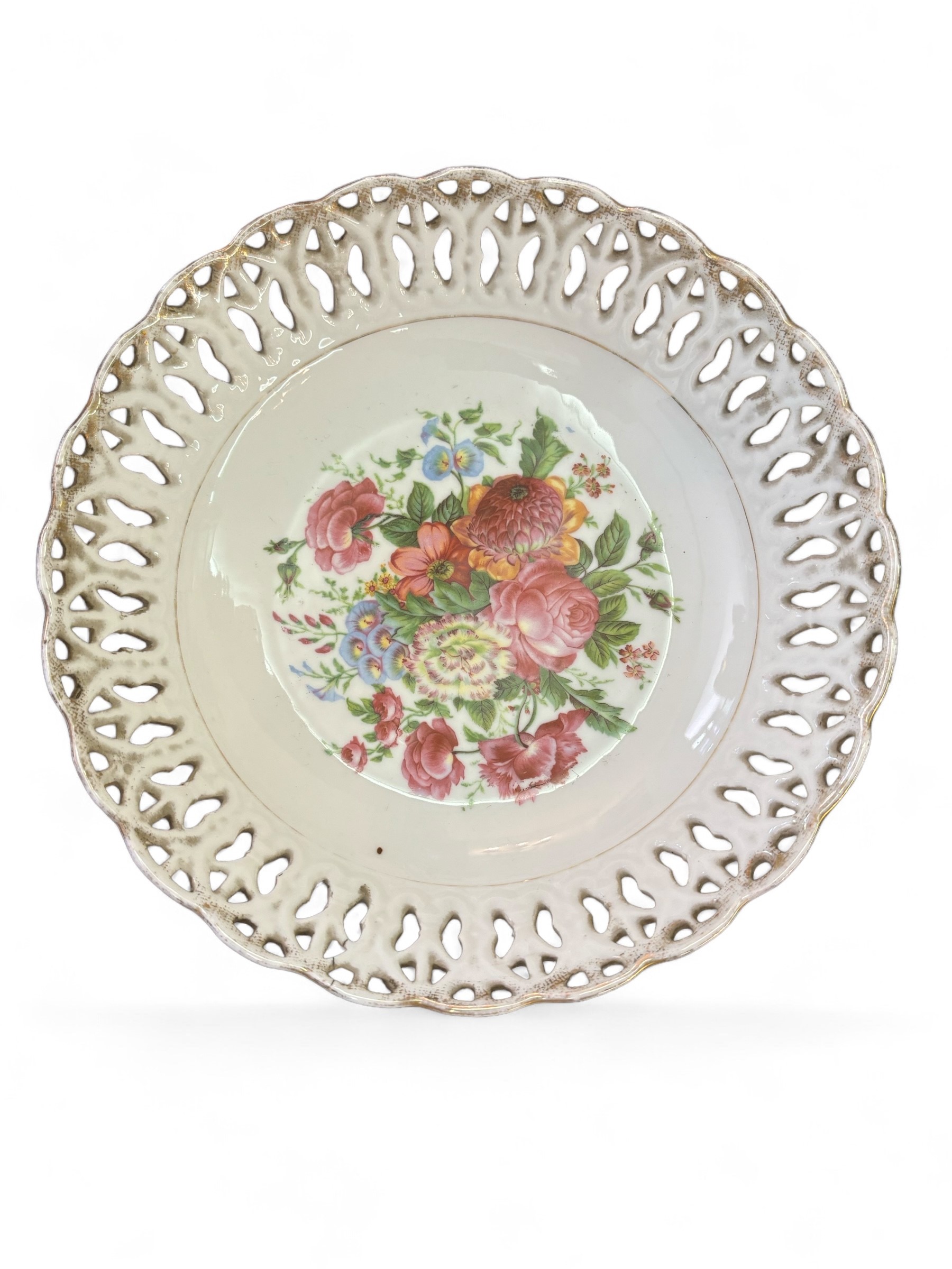Porcellana e ceramica, Tre oggetti (due vasi e un piatto)