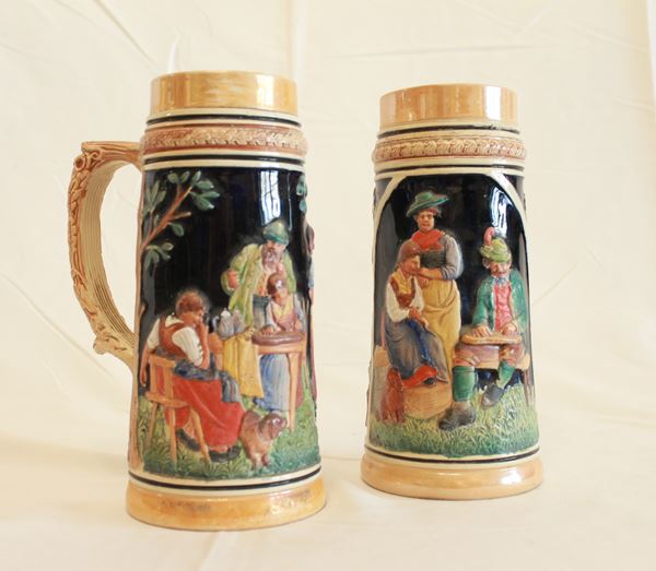 Due boccali da birra  (XX secolo)  - ceramica smaltata e in rilievo - Auction Brocantage Natalizio - DAMS Casa d'Aste