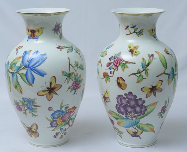 HEREND - Coppia di vasi, mod. Regina Vittoria