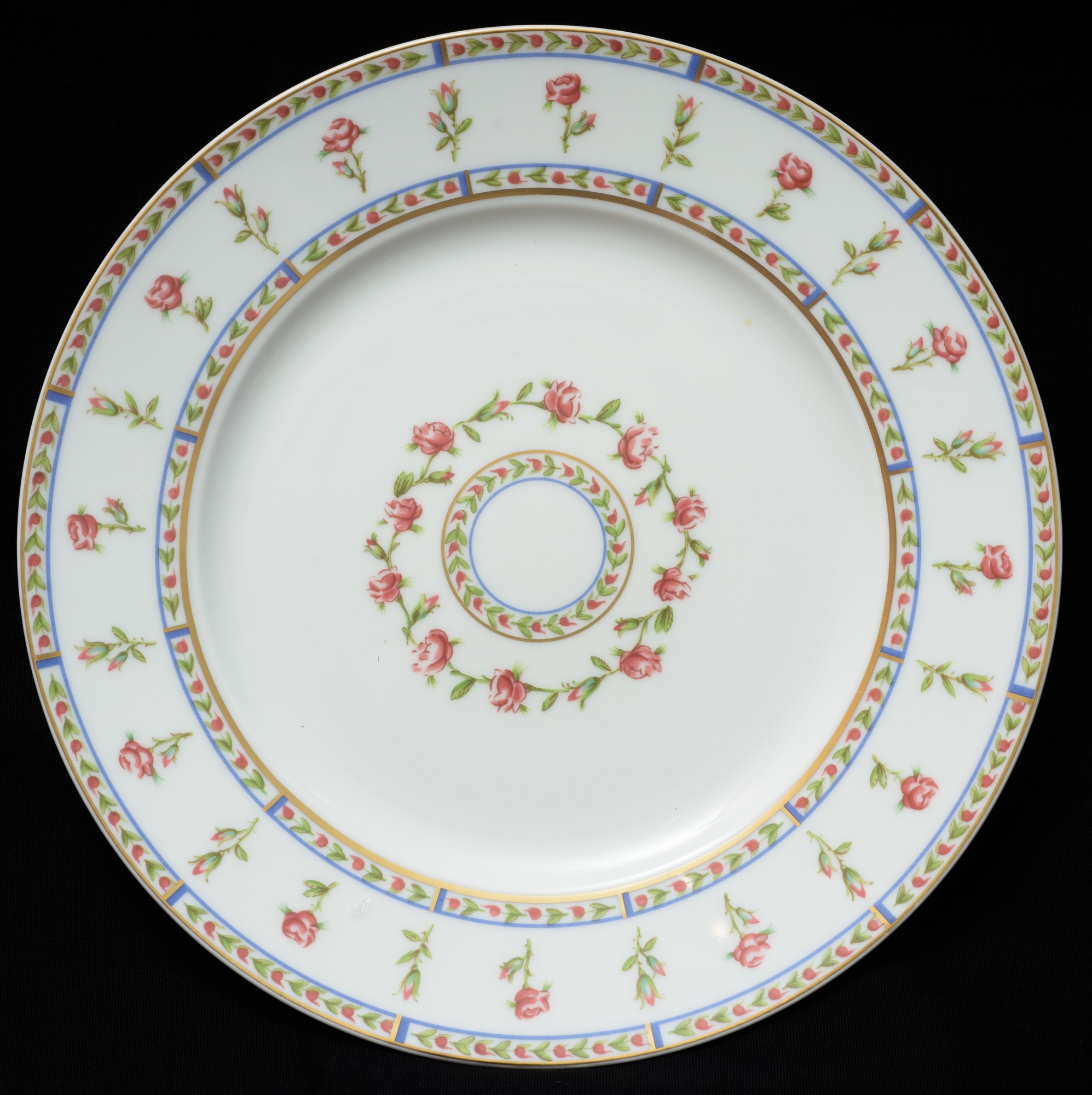 A. Raynaud & Co.; Limoges, Servizio di piatti per 12 persone, mod. Histoire de Roses