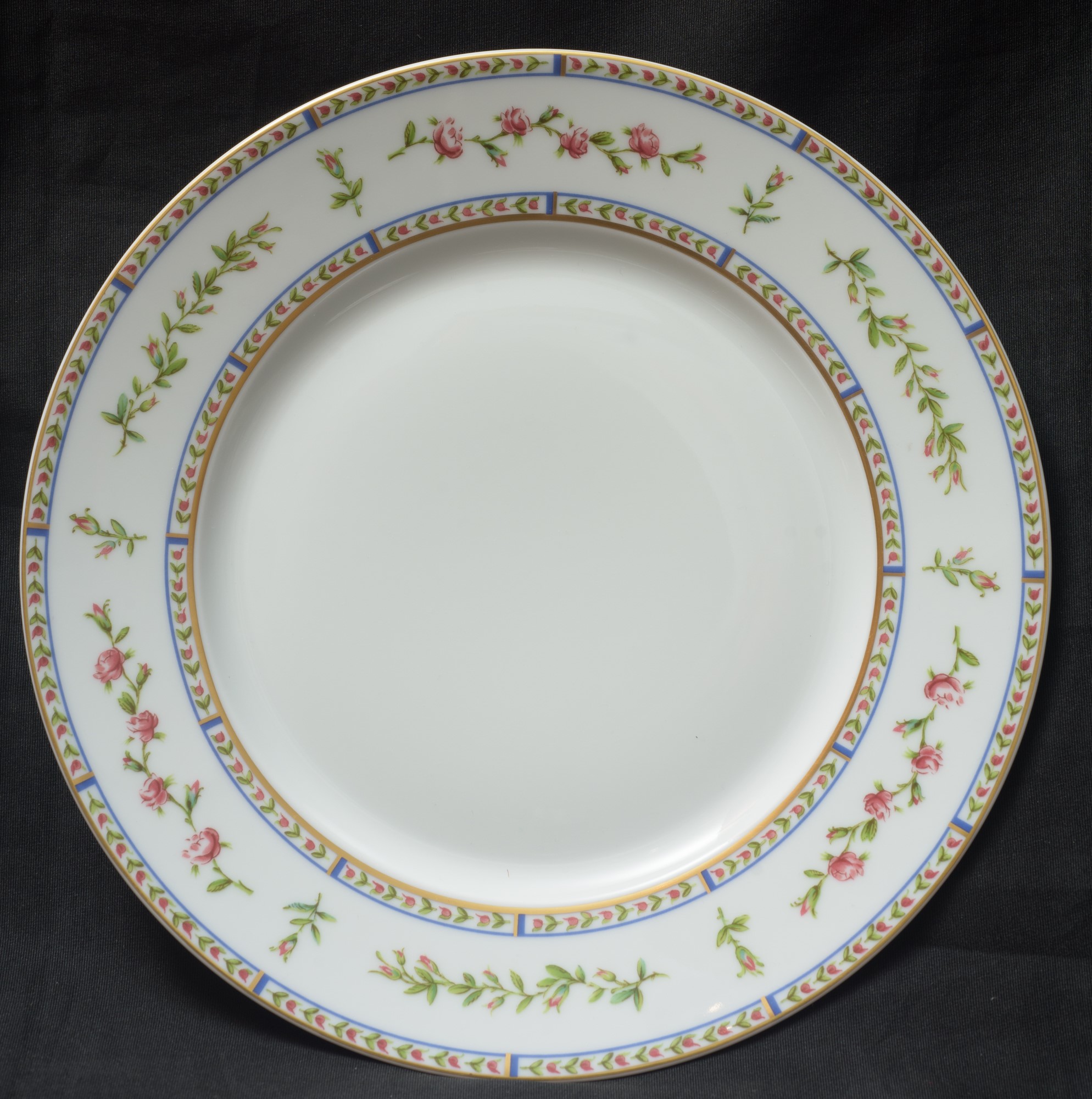 A. Raynaud & Co.; Limoges, Servizio di piatti per 12 persone, mod. Histoire de Roses