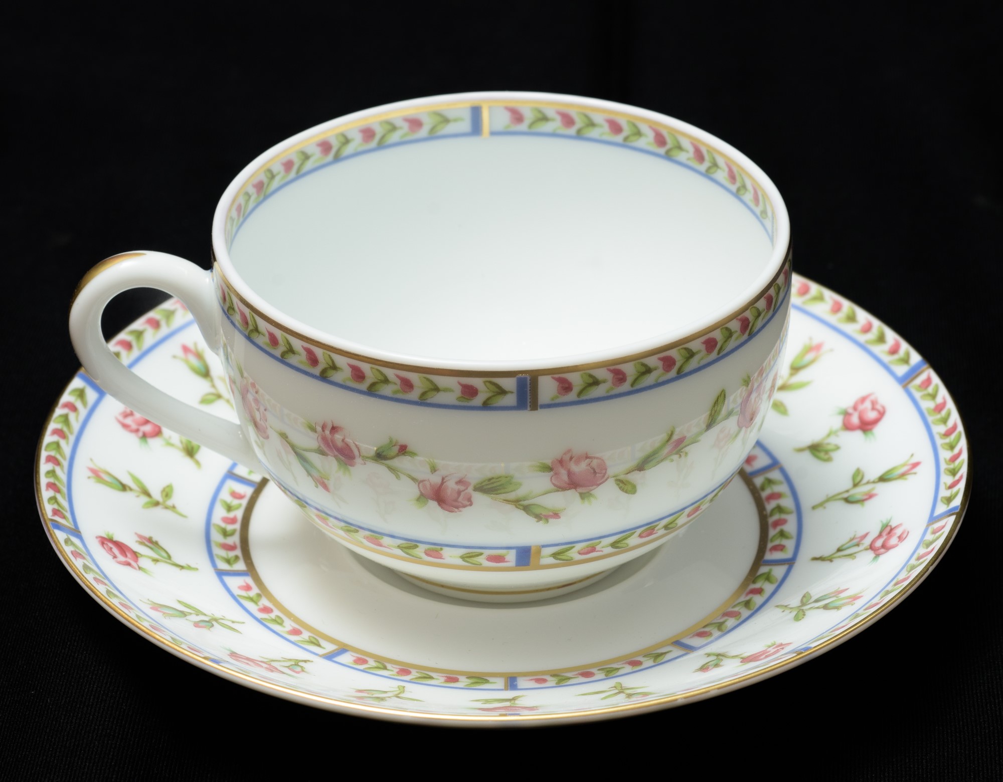 A. Raynaud & Co.; Limoges, Servizio di piatti per 12 persone, mod. Histoire de Roses