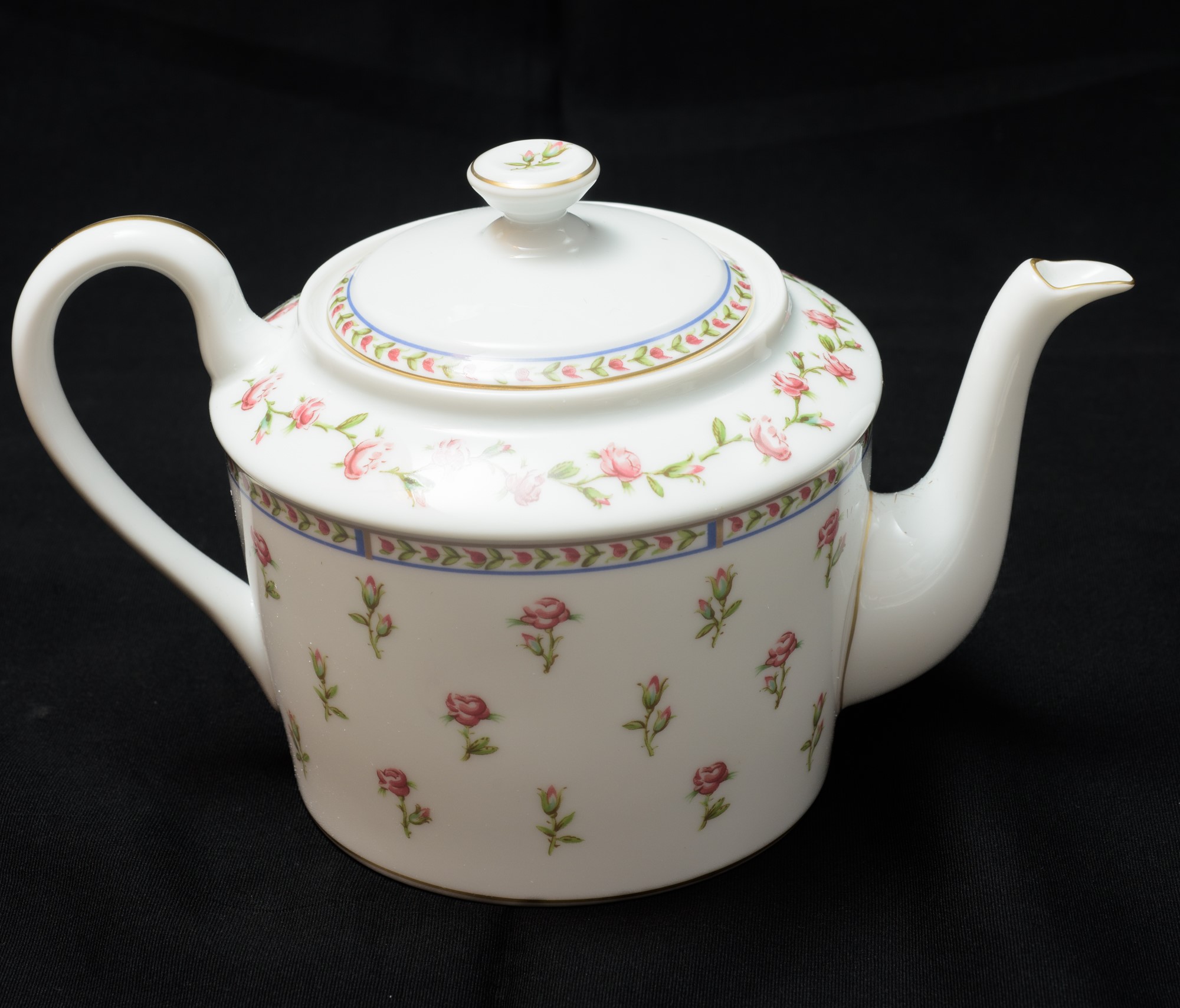 A. Raynaud & Co.; Limoges, Servizio di piatti per 12 persone, mod. Histoire de Roses