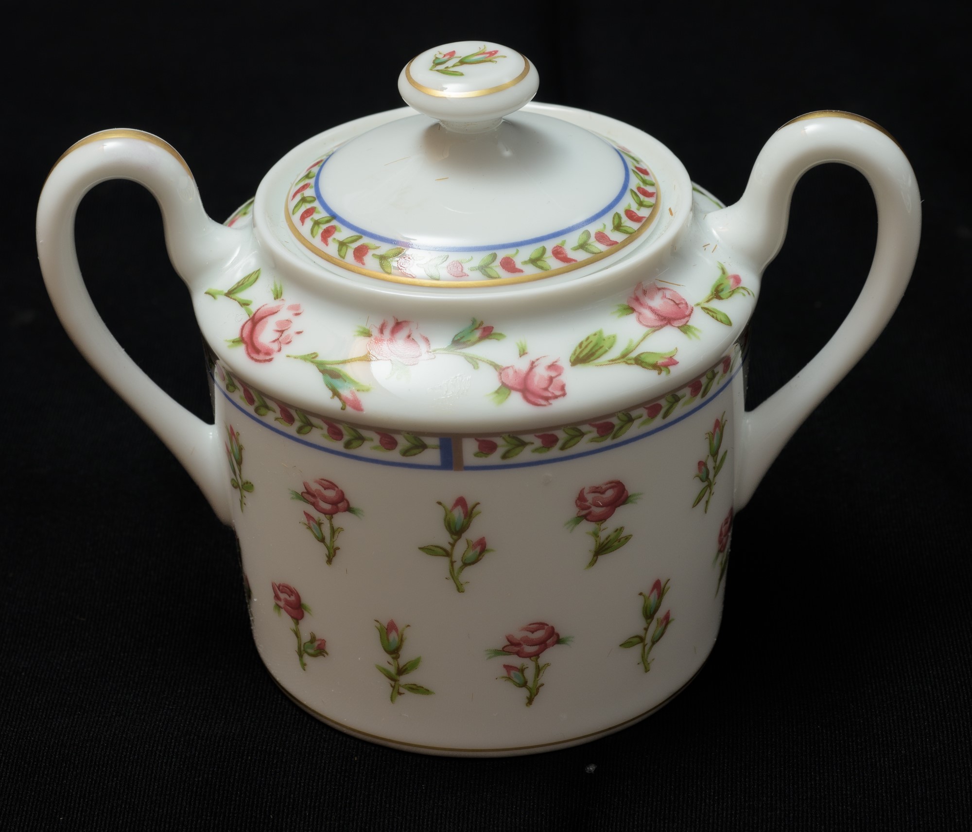 A. Raynaud & Co.; Limoges, Servizio di piatti per 12 persone, mod. Histoire de Roses