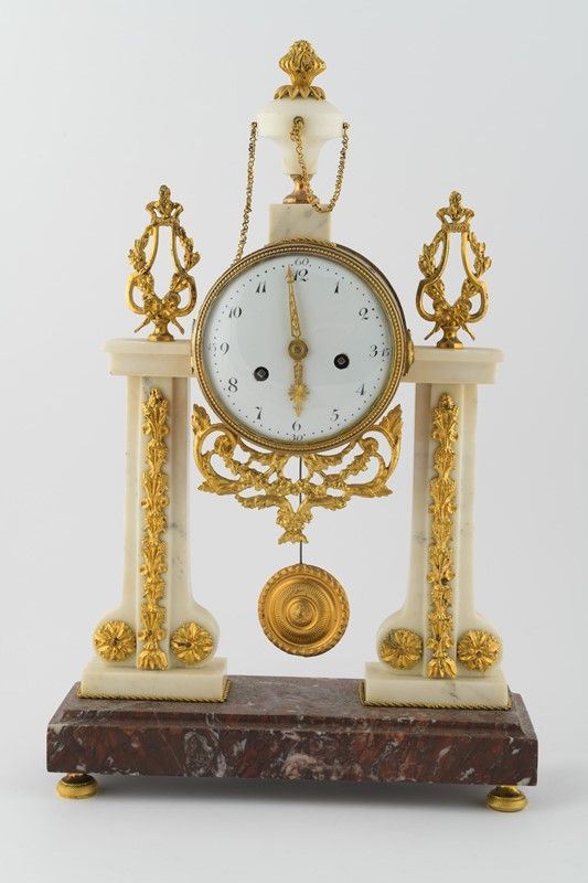 Support clock
