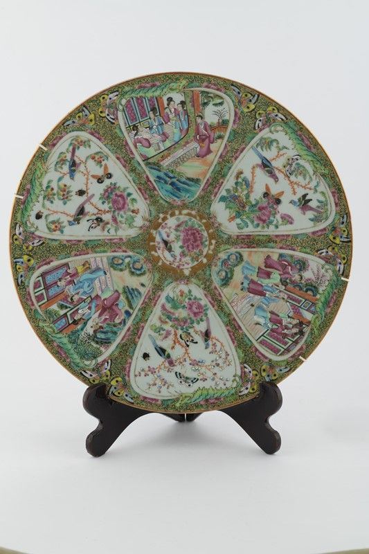 Polychrome porcelain plate