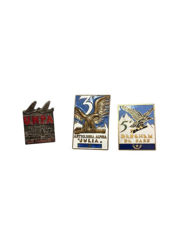 Lotto di tre distintivi  - Auction Numismatica, Medaglistica e Memorabilia - DAMS Casa d'Aste