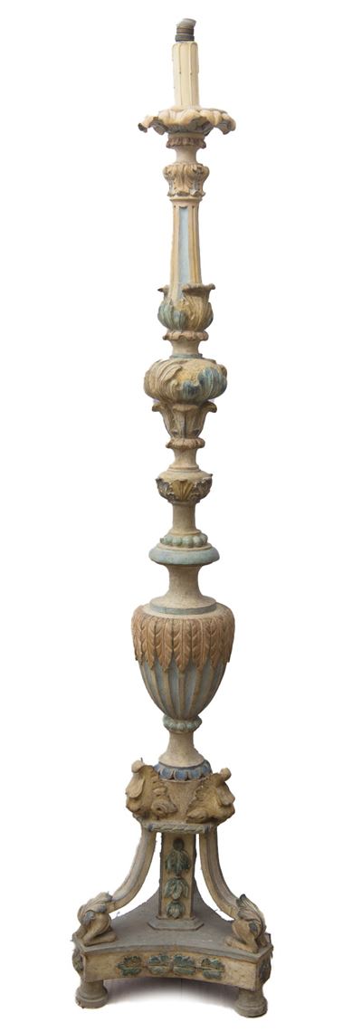 Lampada da terra portacandele, in legno laccato intagliato, seconda metà XVIII secolo