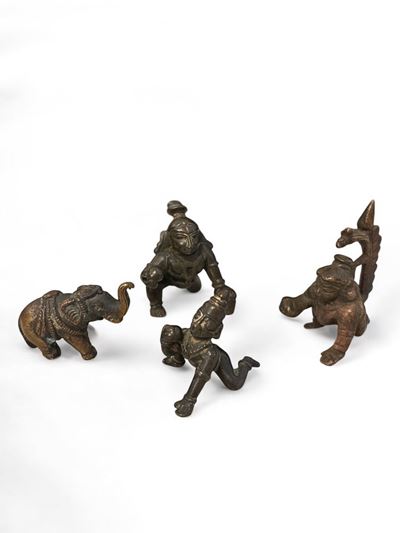 India, Tre figure di Balakrishna e un elefante, bronzo