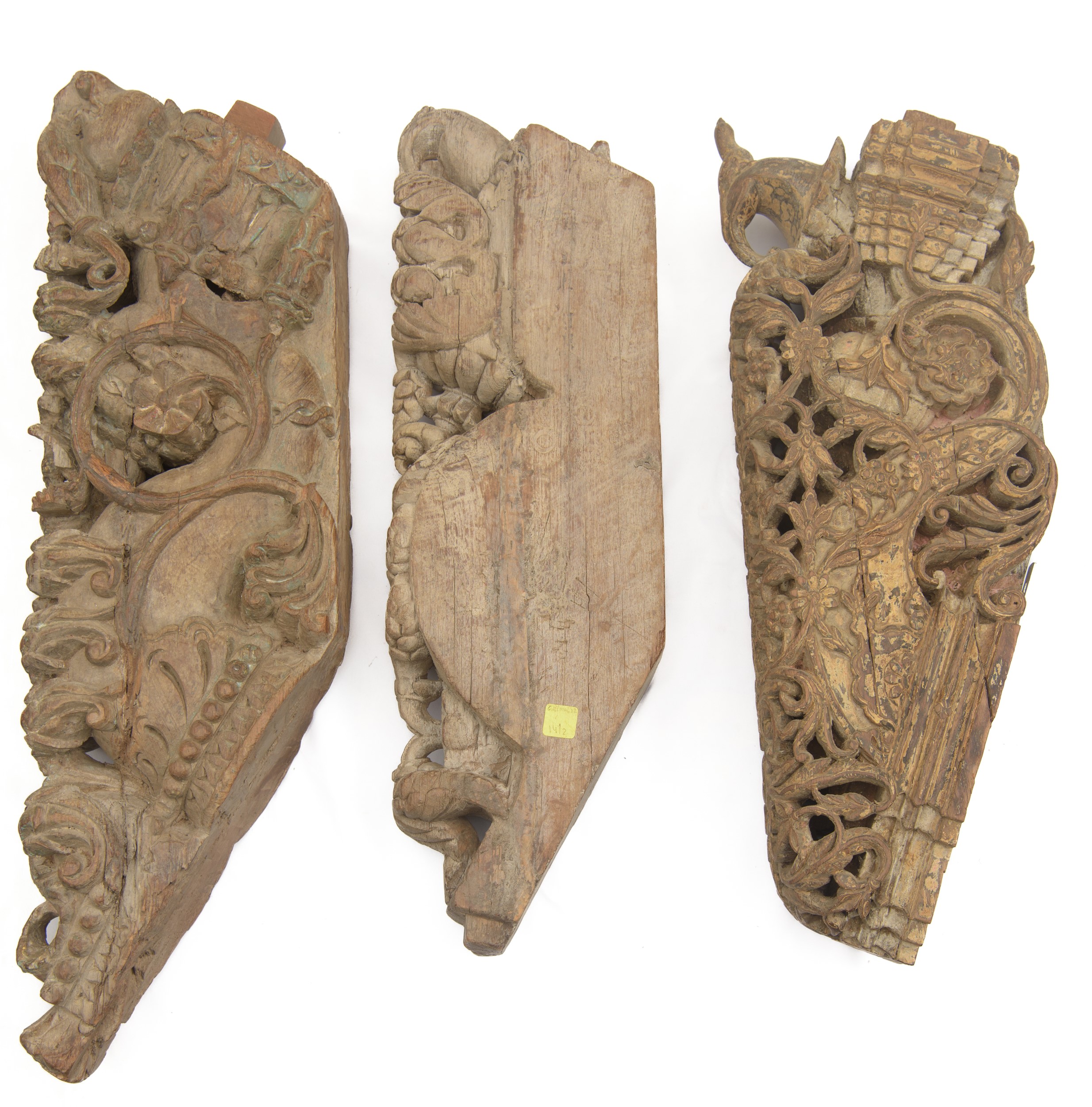 Tre elementi decorativi per architrave