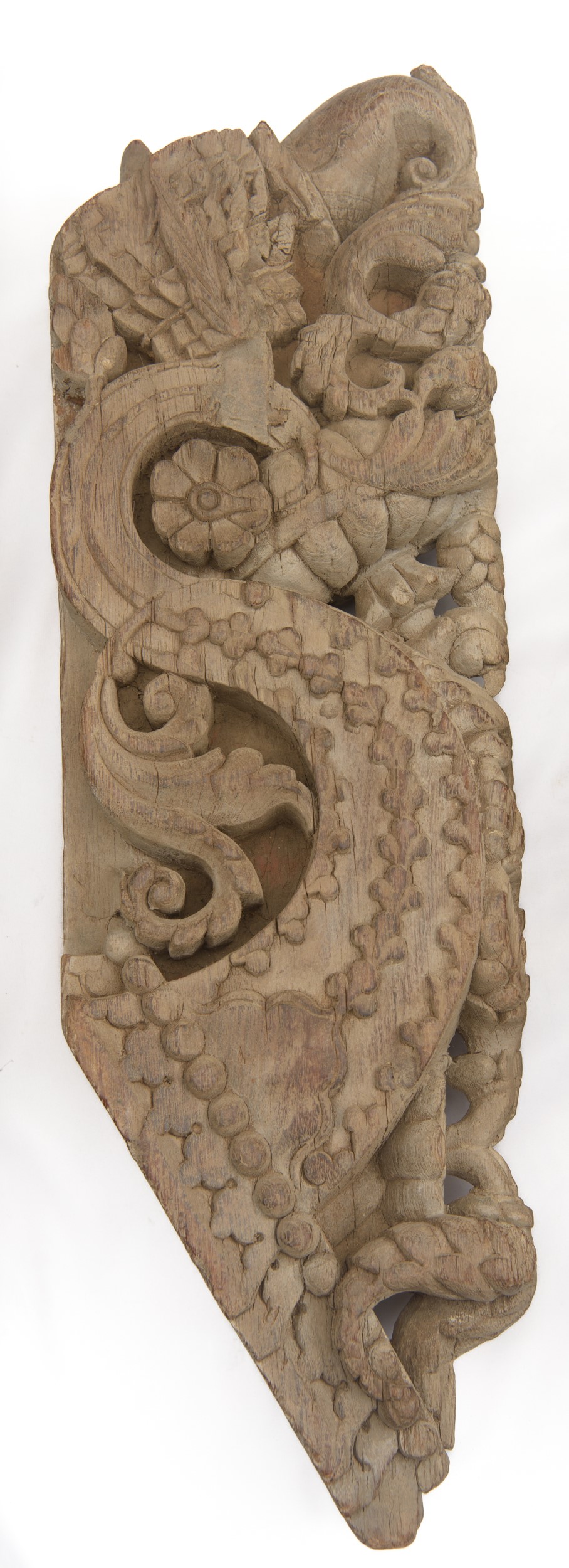 Tre elementi decorativi per architrave