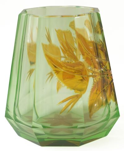 Vaso portafiori in vetro molato, decorazioni vegetali, prima metà XX secolo