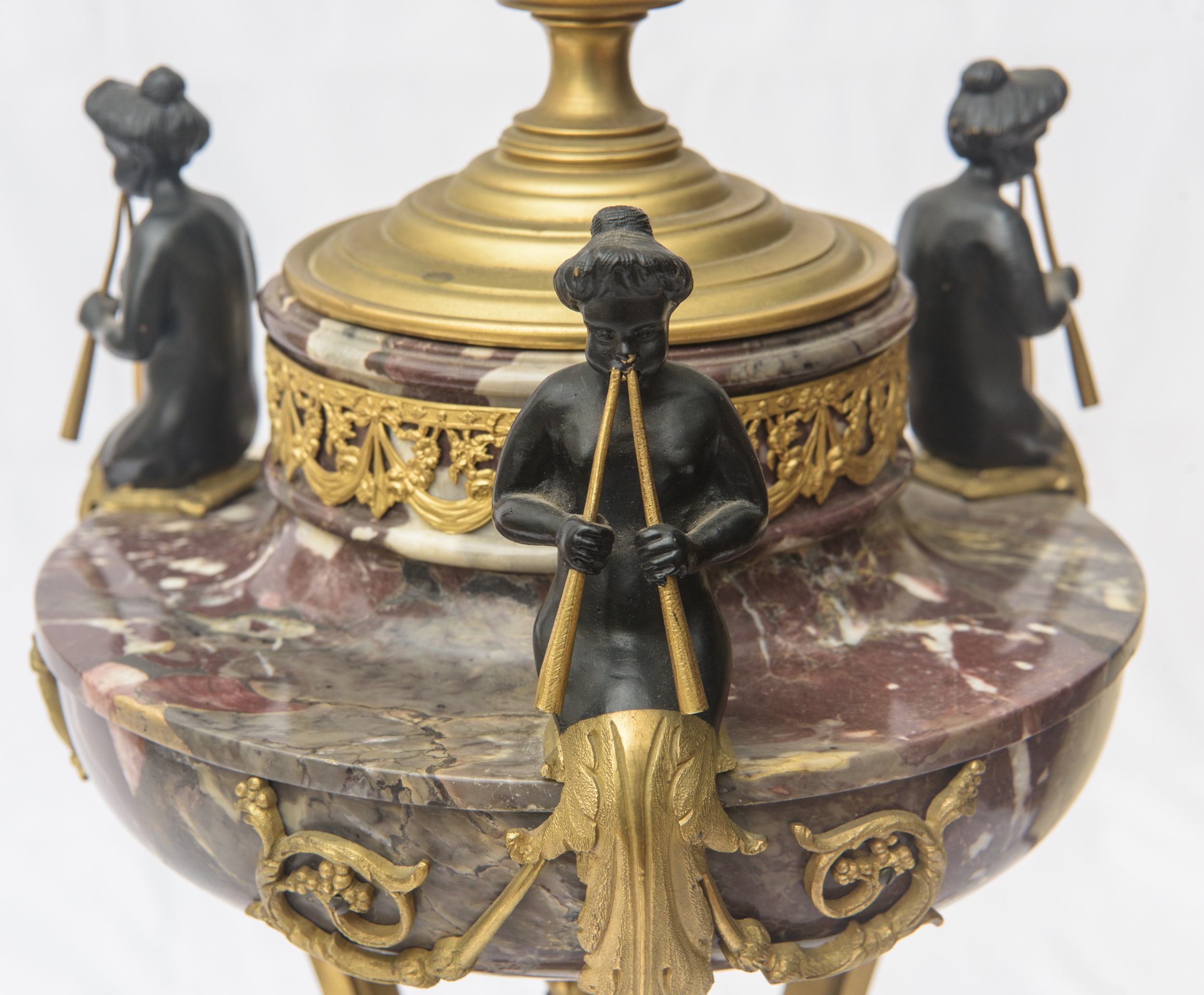 Coppia di incensieri tripodali