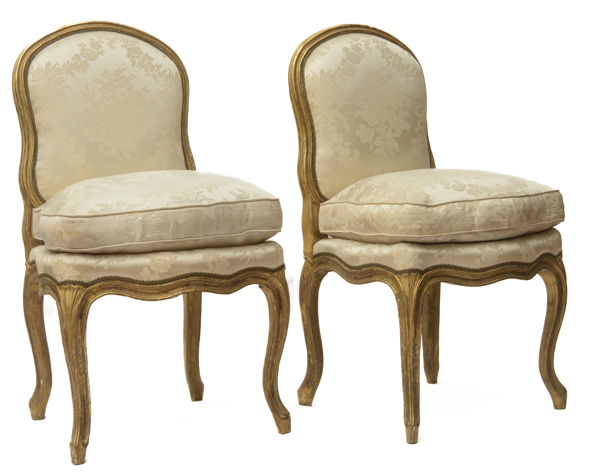 Quattro poltrone e due sedie