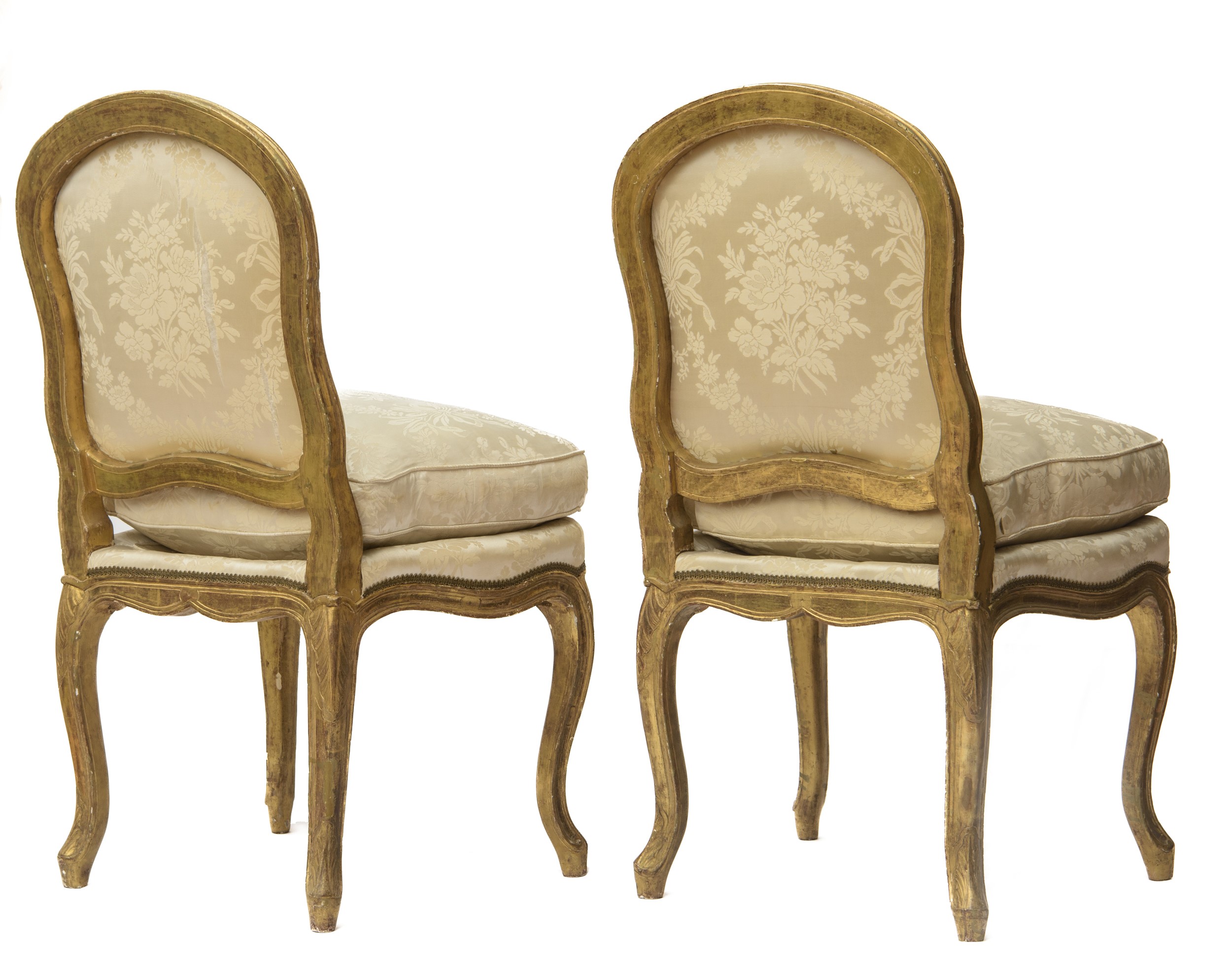 Quattro poltrone e due sedie