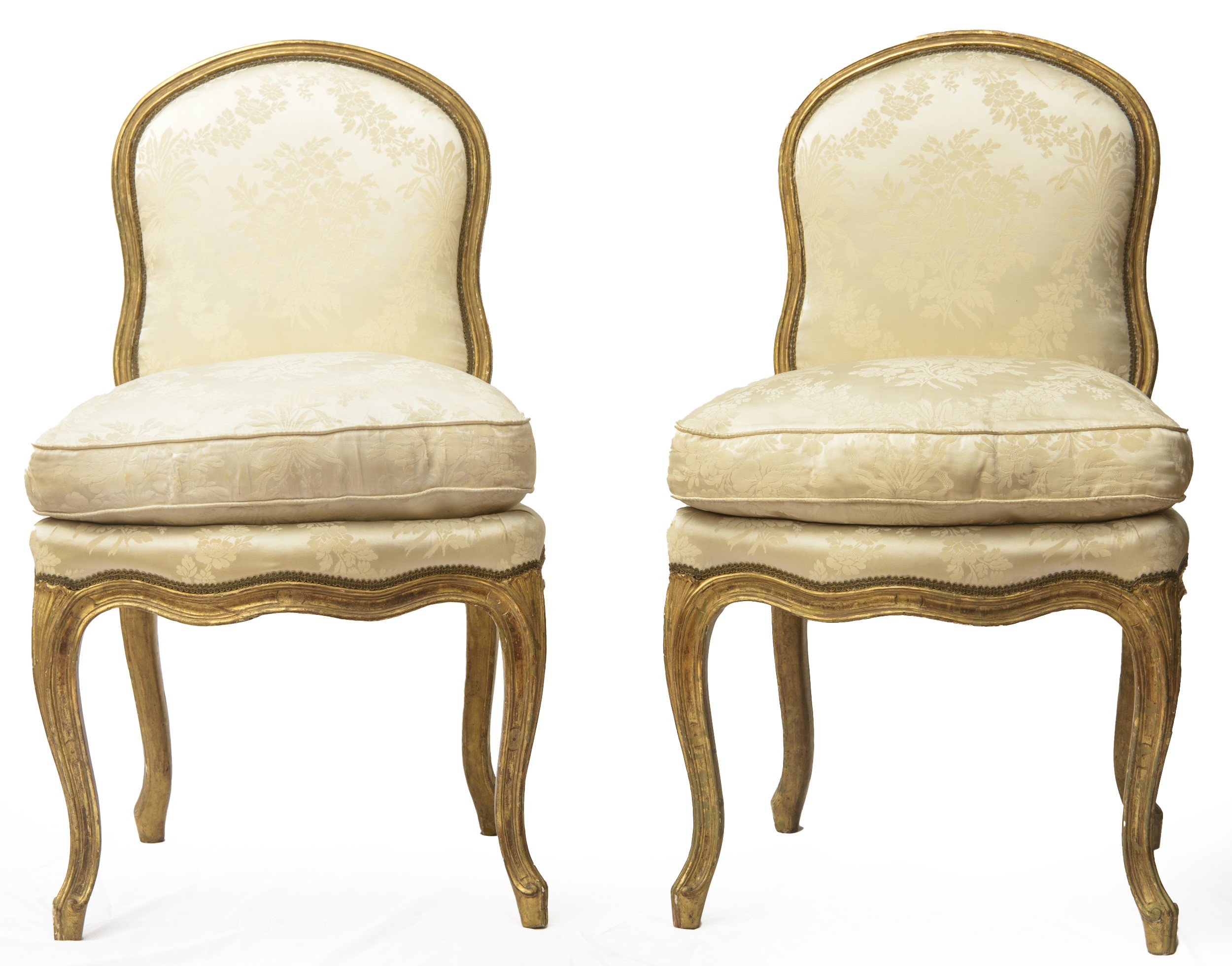 Quattro poltrone e due sedie