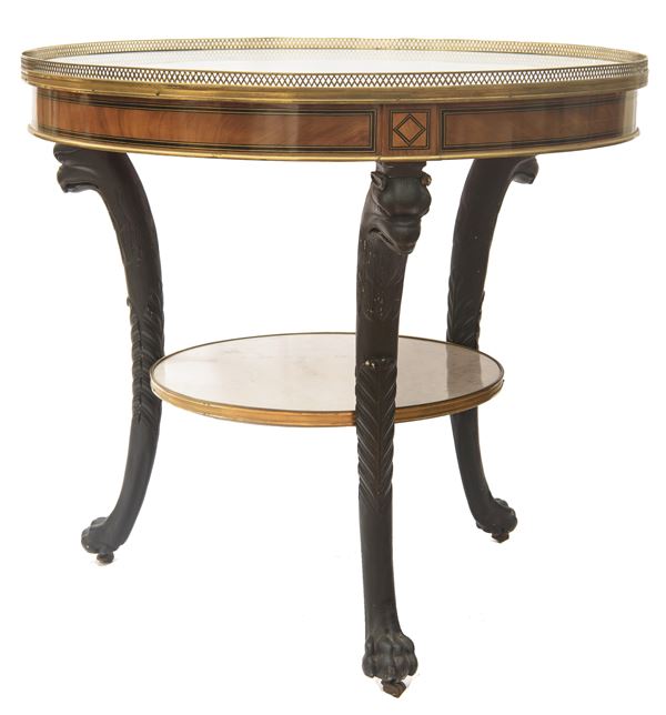 Gueridon of circular shape