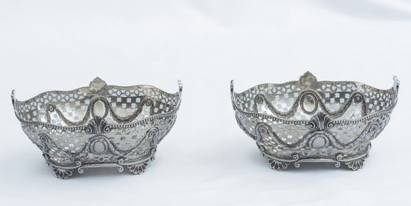 Coppia di cestini ovali in argento