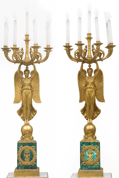 Coppia di Candelabri con Vittorie Alate a Sette Fiamme