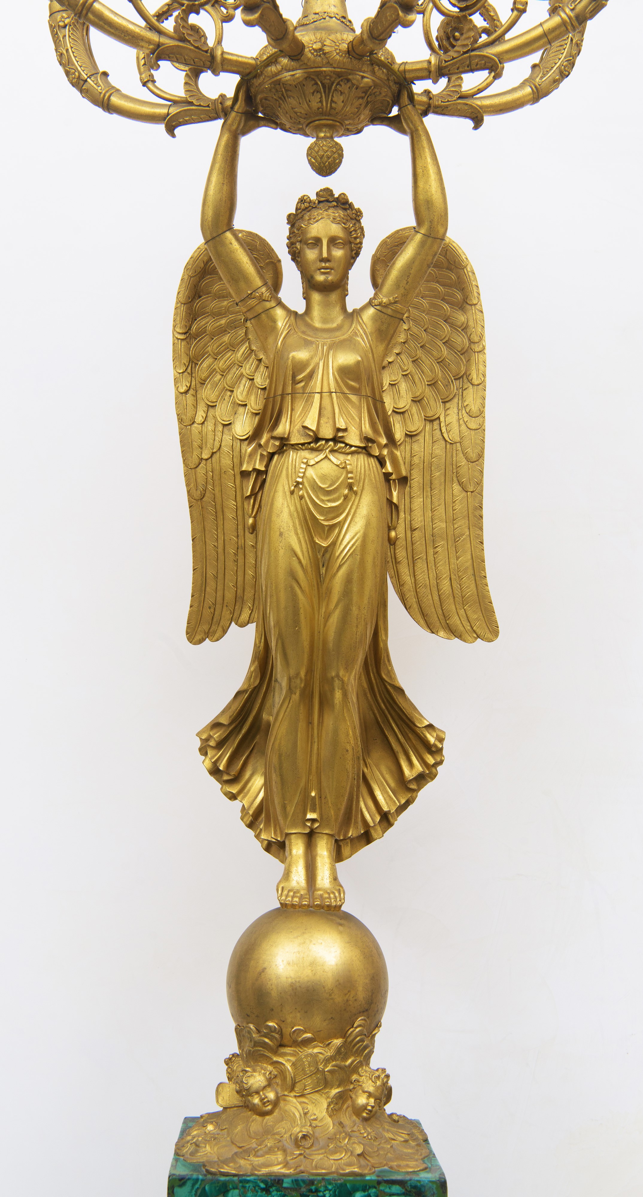 Pierre Philippe Thomire - Coppia di Candelabri con Vittorie Alate a Sette Fiamme