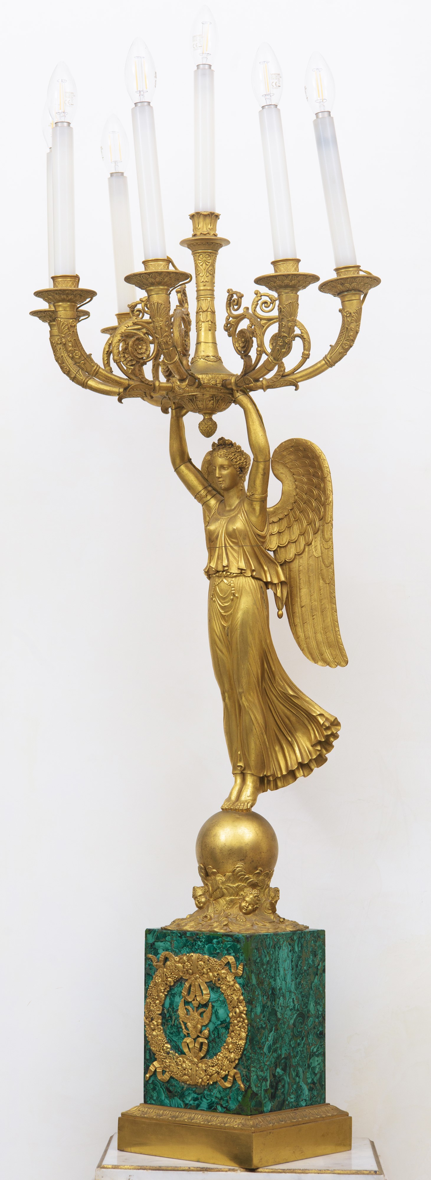 Pierre Philippe Thomire - Coppia di Candelabri con Vittorie Alate a Sette Fiamme