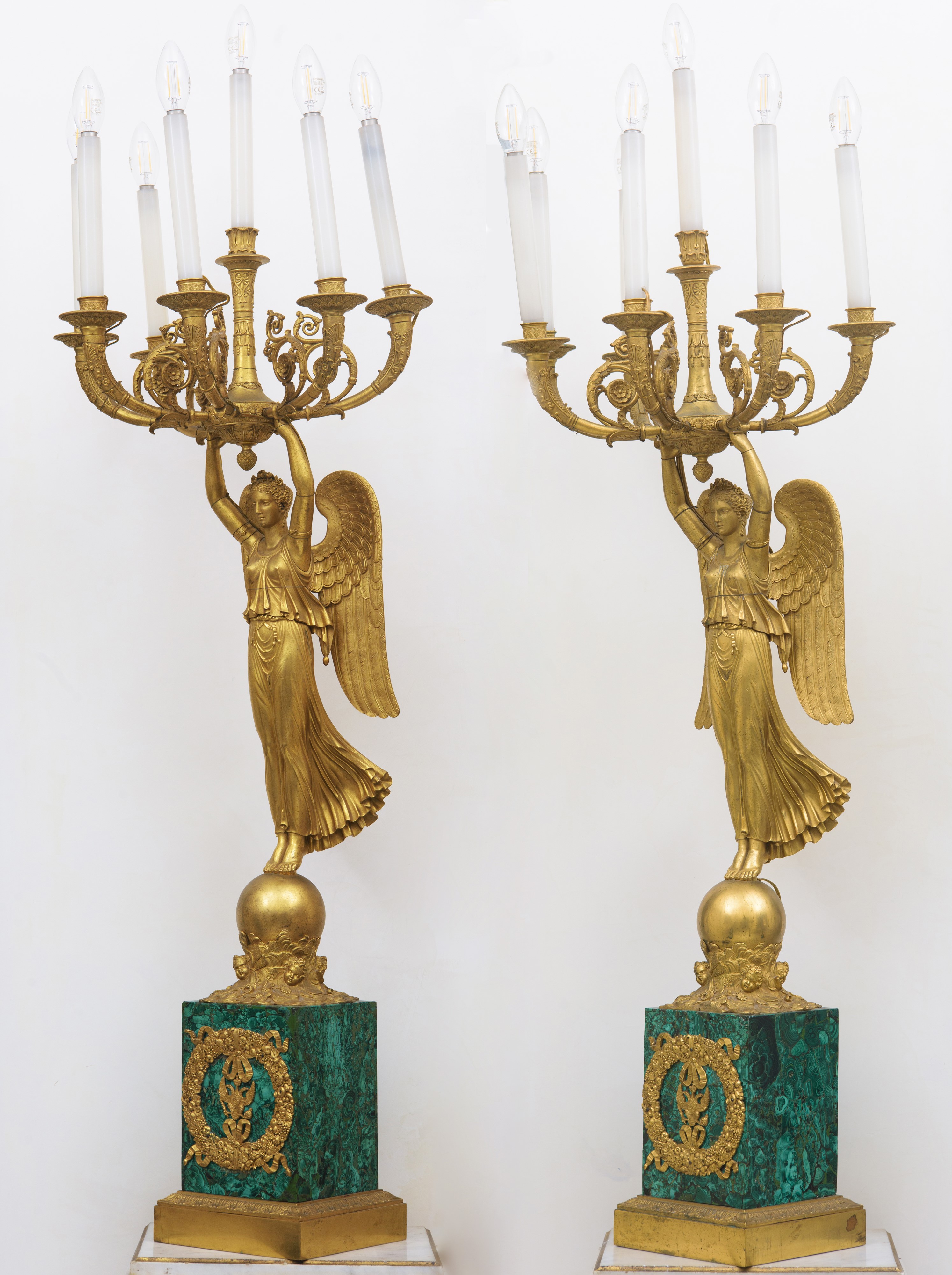 Pierre Philippe Thomire - Coppia di Candelabri con Vittorie Alate a Sette Fiamme