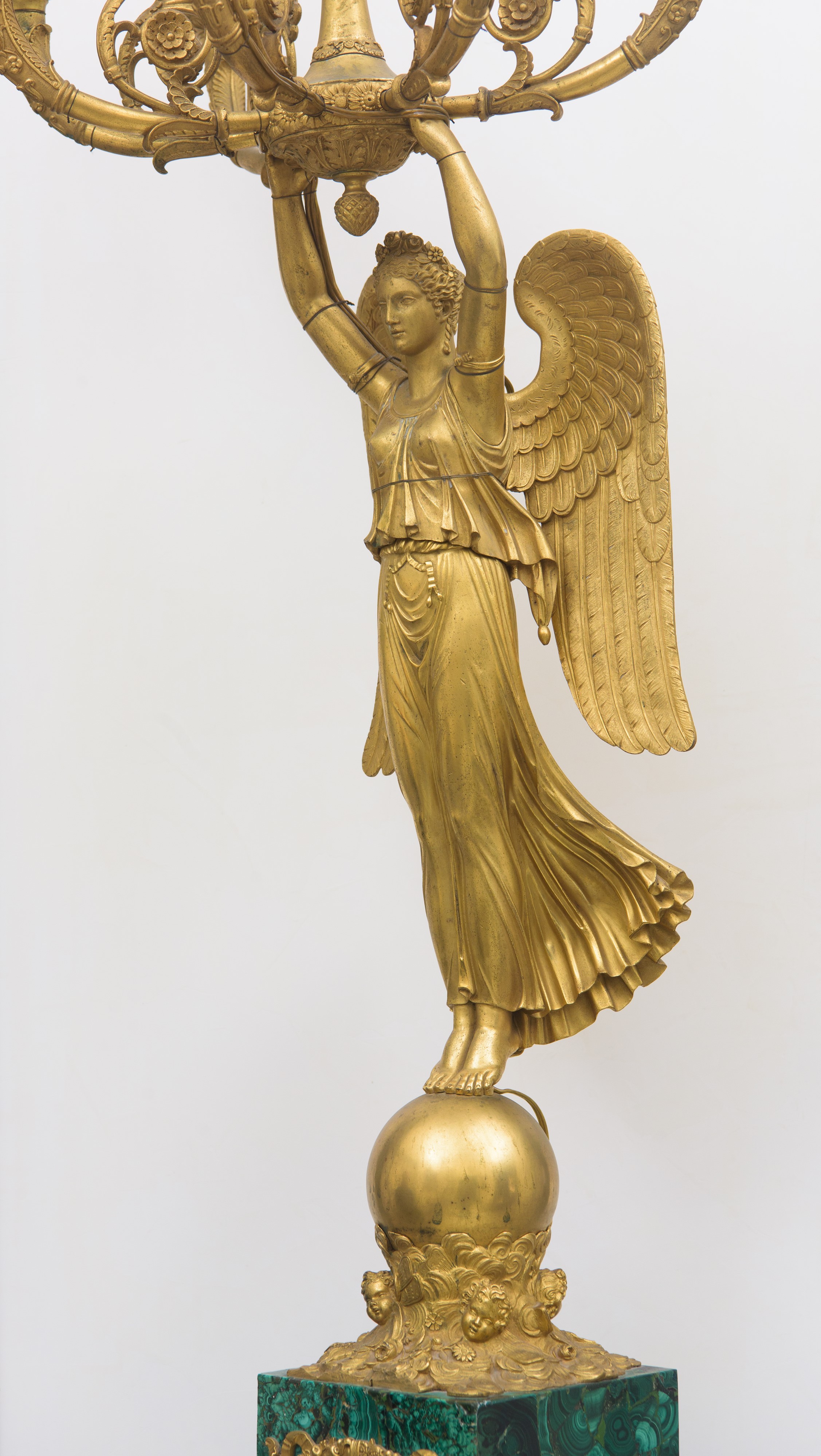 Pierre Philippe Thomire - Coppia di Candelabri con Vittorie Alate a Sette Fiamme