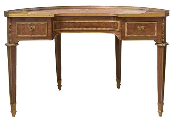 Bean-shaped desk 