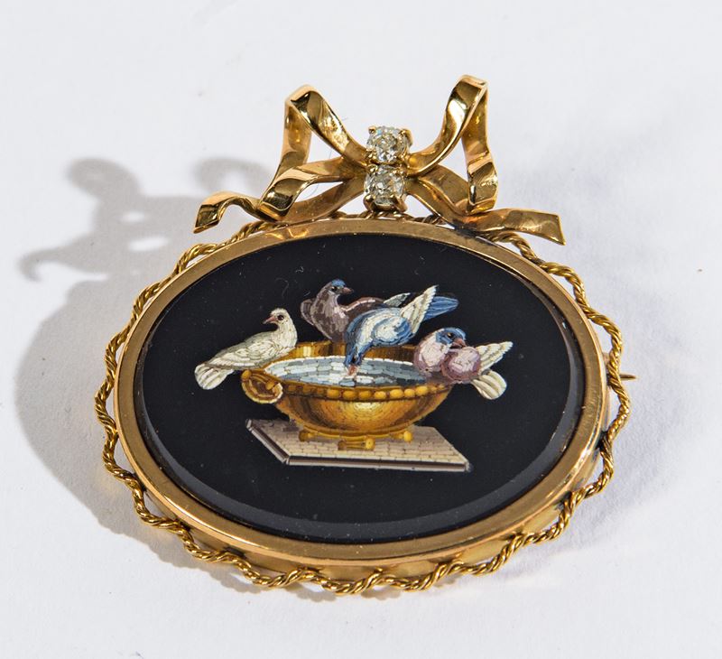 Spilla con micromosaico, Colombe di Plinio, XIX secolo, oro a basso titolo