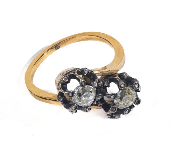 Anello "Toi et Moi" in oro 10 kt con diamanti