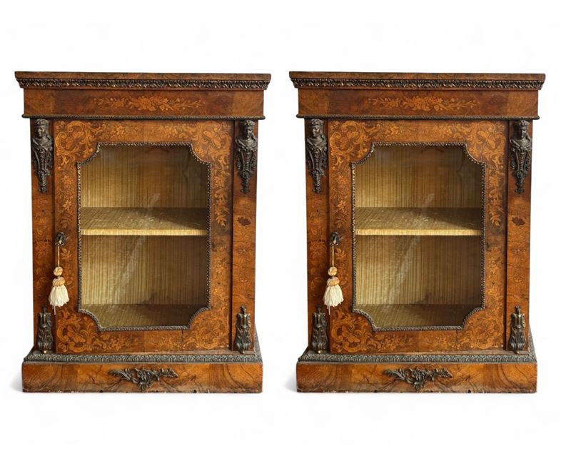 Coppia di credenzine Vittoriane