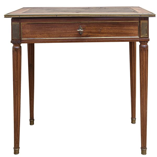 Small writing desk
