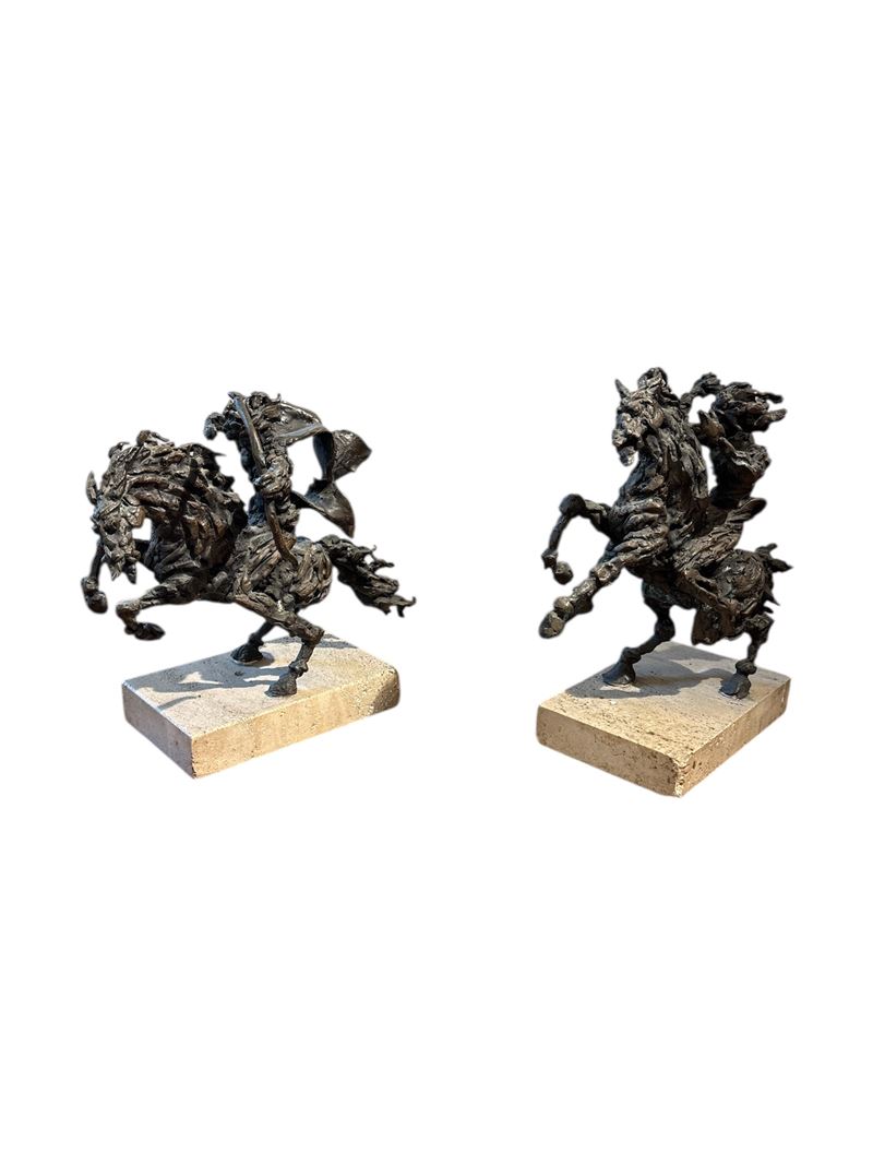 Coppia di sculture raffiguranti guerrieri