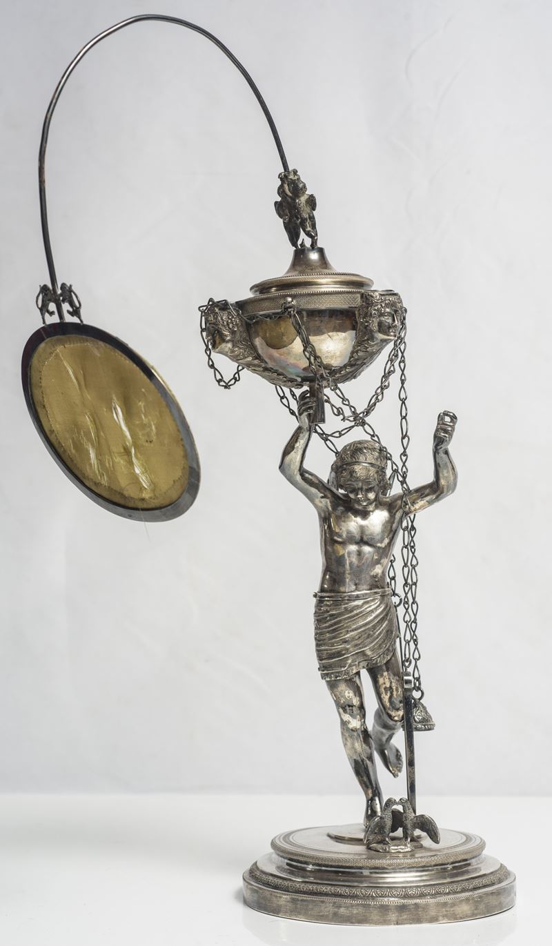 Importante lucerna in argento